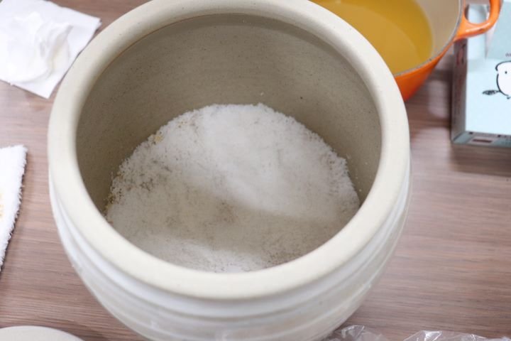 社内で味噌づくり~玄米麹から~